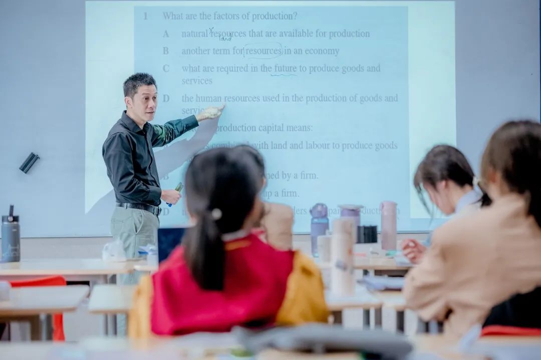 双向奔赴！这位新加坡老师为什么选择漂洋过海来到广州？